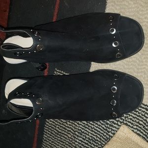 Simply Vera Vera Wang SZ 10 "Beatrice" Black Faux Suede with Jewels, Open Toe